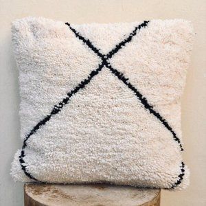 2 Beni Ourain cushions: beige / black